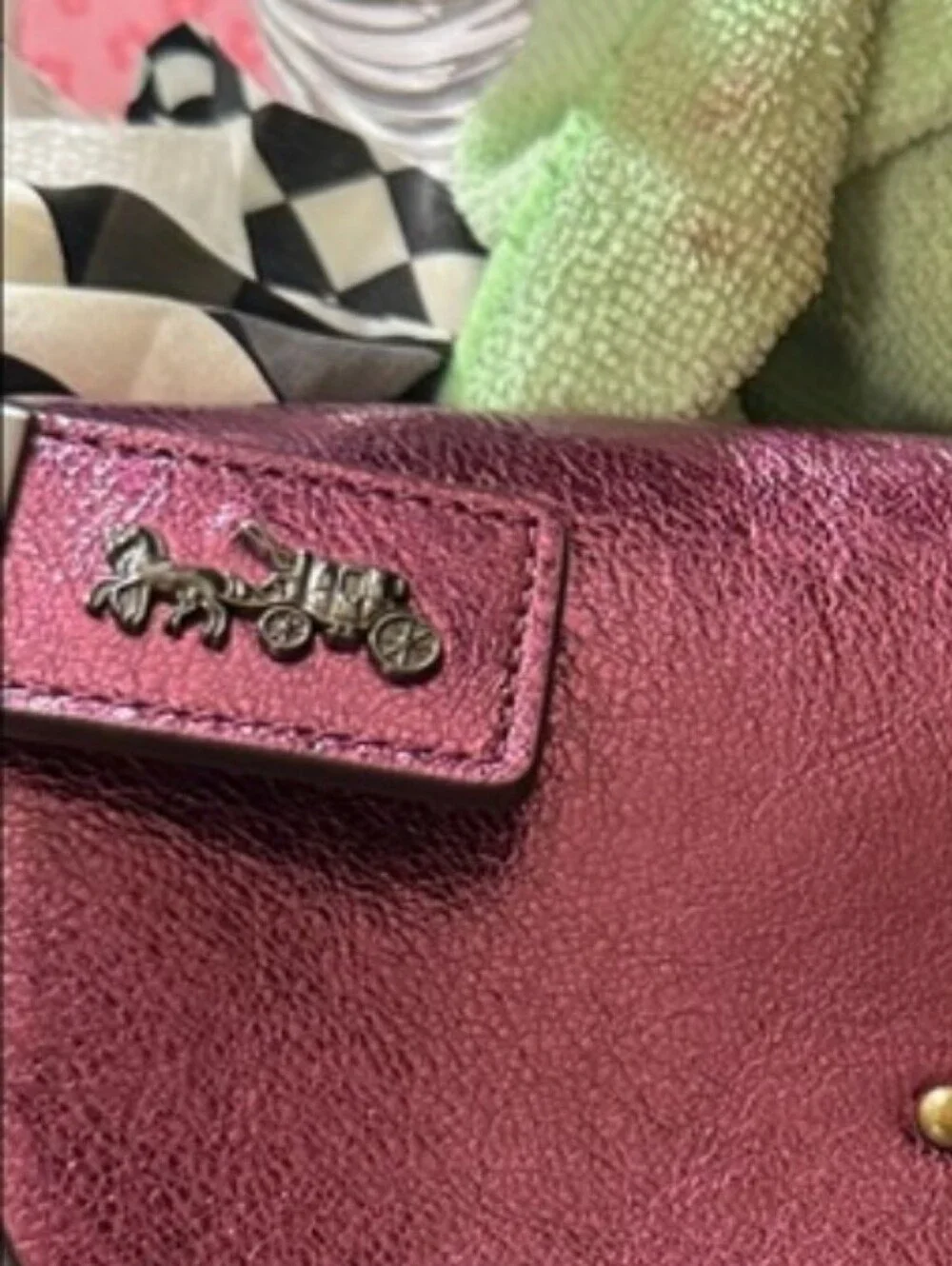Coach 1941 Dinky Metallic Crossbody bag in a vibrant pink - Picture 7 of 9